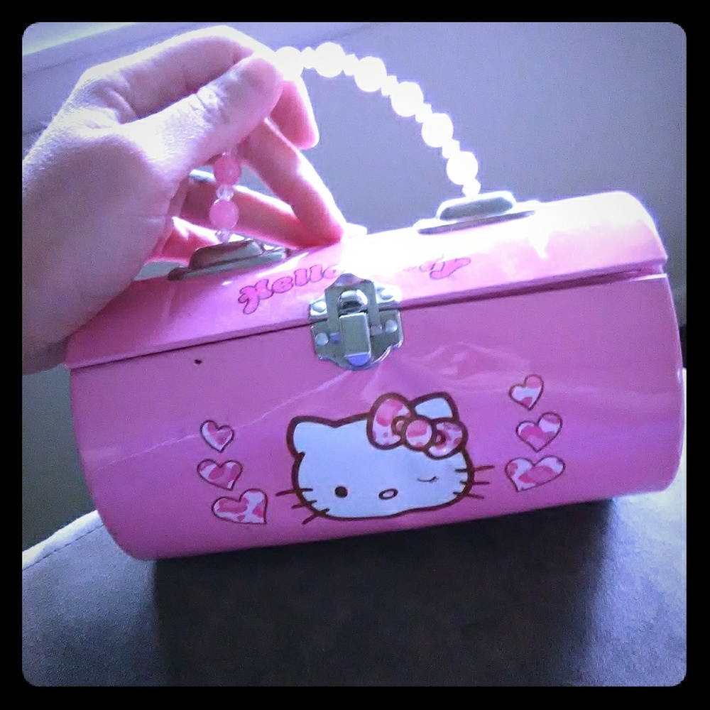 Hello kitty metal tin